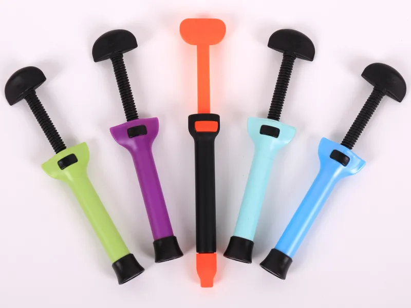 Coloured plastic dental impression trays, produced by RH Kunststofftechnik GmbH.
